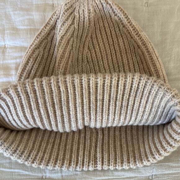 H&M Ribbed Knit Beanie // Womens One Size - Picture 7 of 7